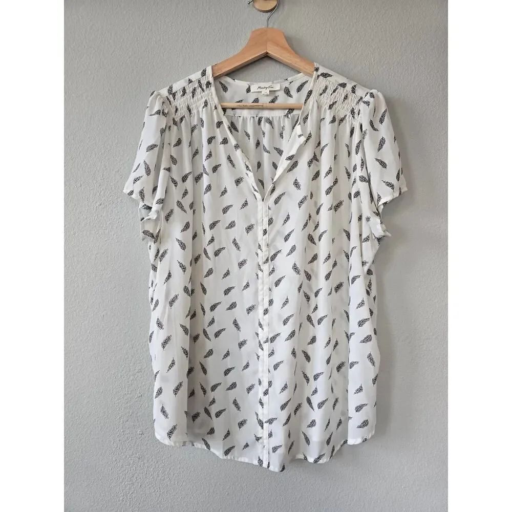 Monday Fun 1X White Feather Print Blouse Plus Size Flutter Sleeve Top